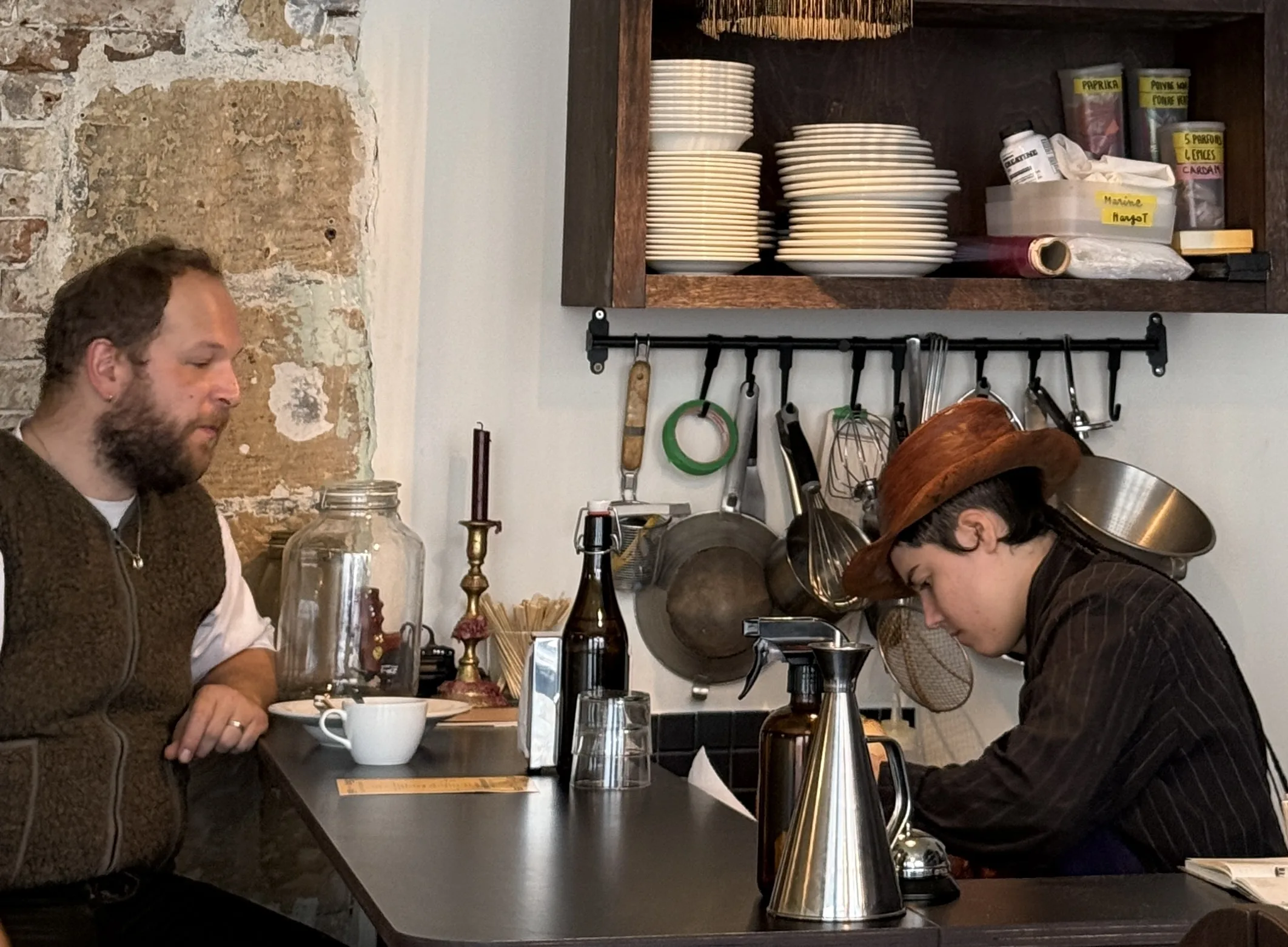 Service au comptoir du Coyote